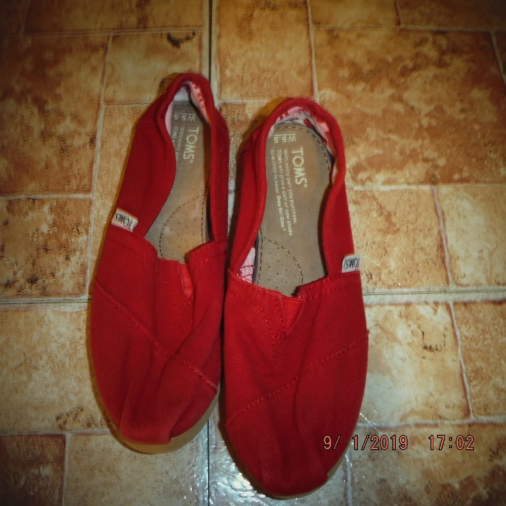Red Toms sandals. Slip-ons and flats.